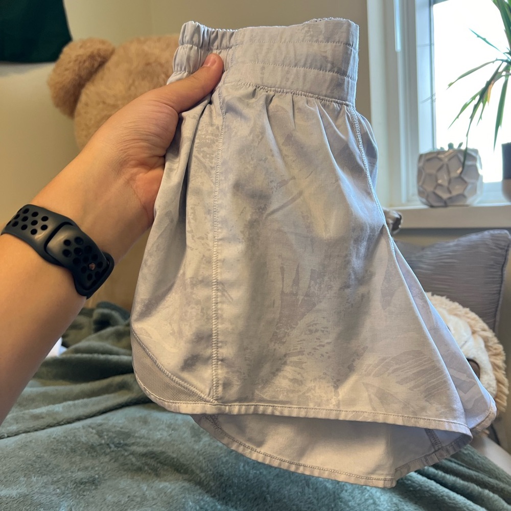 Lulu white pattern shorts
